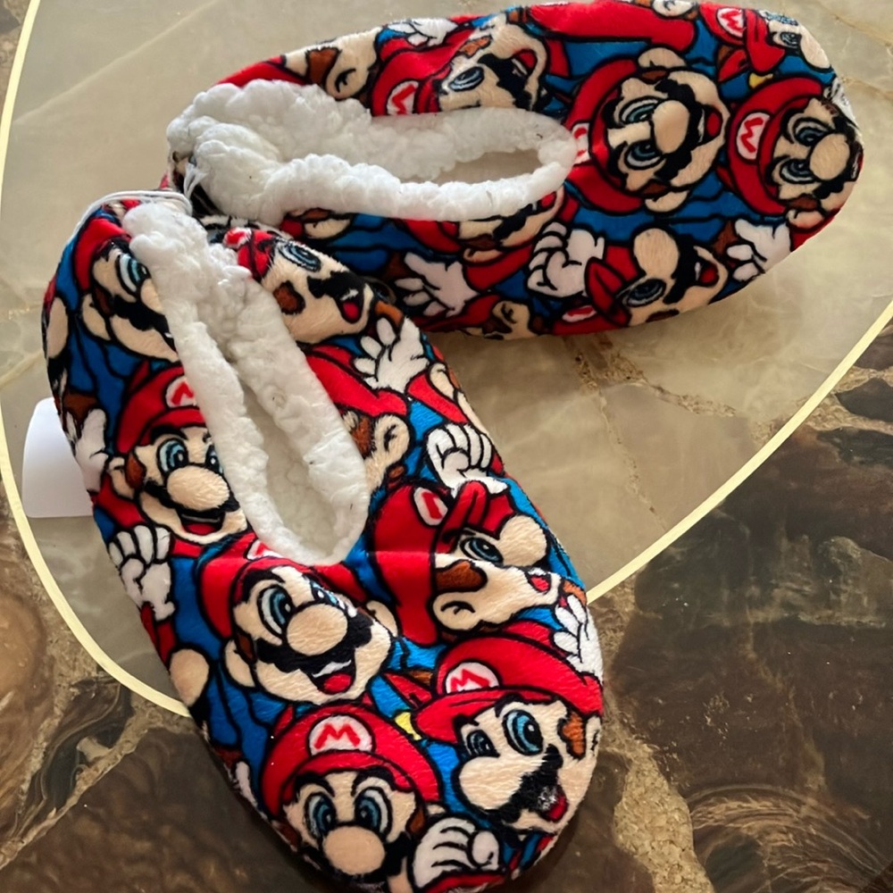 Mario brother slippers size 2/3
